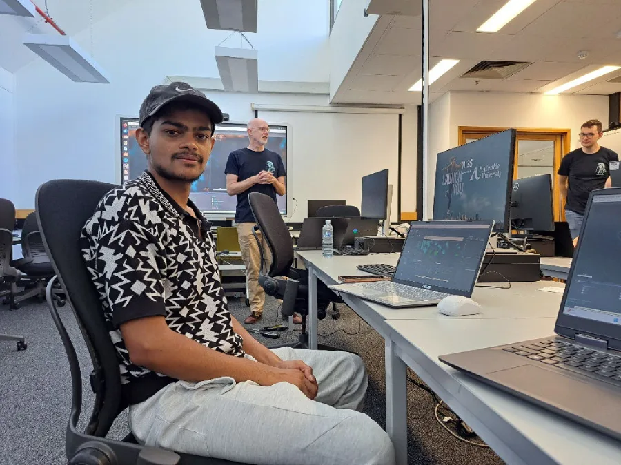Nisarg Patel attending a hands-on advanced imaging workshop focused on 2D, 3D and 5D microscopy data analysis using Huygens Software.